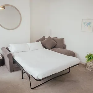  Apartment Immaculate Luxury 700 Mtrs From The United Kingdom
